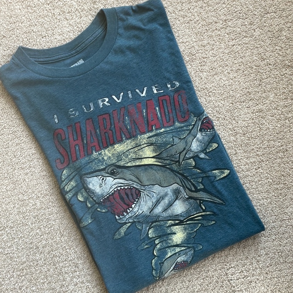 Shark T-Shirt size (unisex) M in gray